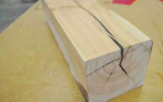 Cracking deformation of wood